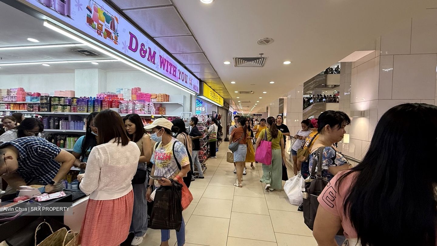 Lucky Plaza (D9), Retail #575892391